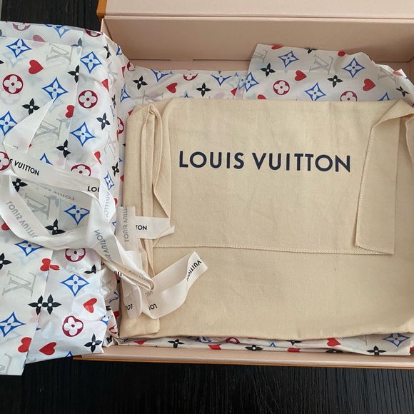 Louis Vuitton Monogram Etui Voyage MM Pouch - Picture 9 of 12